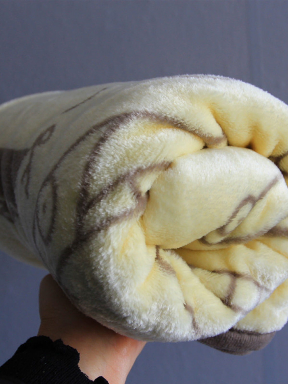 85絨子含量和90%含絨量區(qū)別 我認(rèn)為,85絨子含量和90%含絨量的羽絨制品